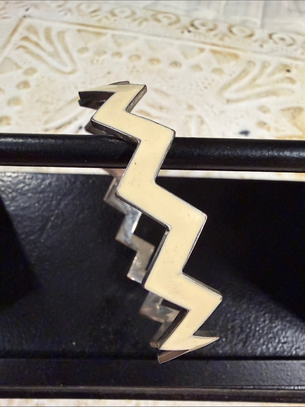 Vintage 1980s enamel Chevron Silvertone white bangle Bracelet